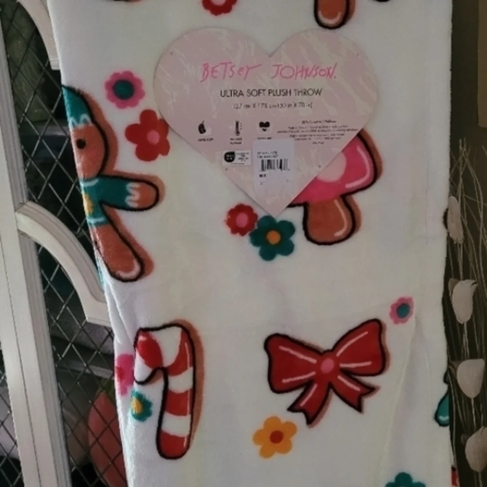 Betsy Johnson Christmas Gingerbread House Plush Throw